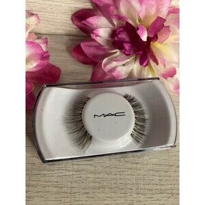 Mac Cosmetics Faux Eyelashes - New w/case